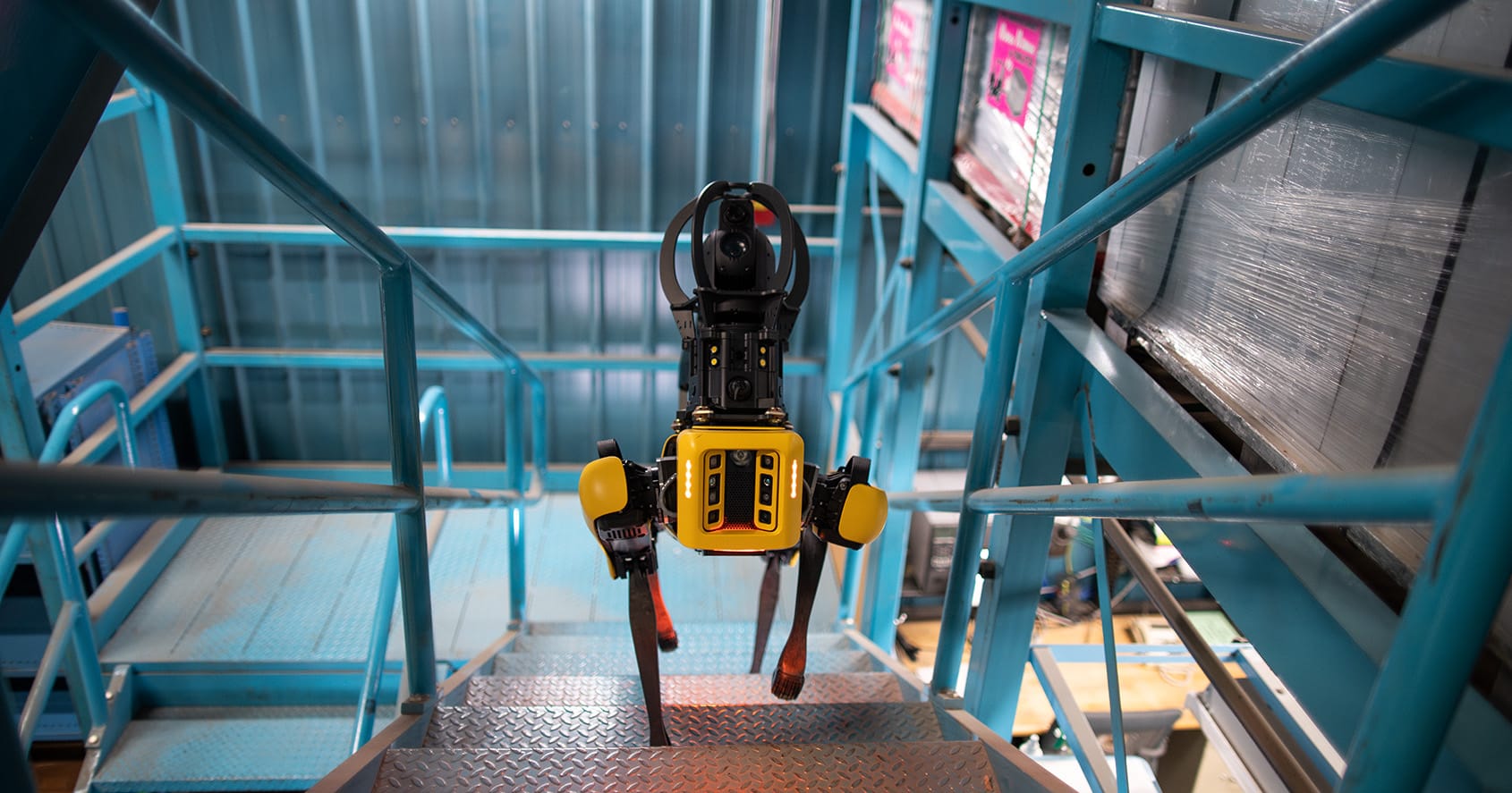 로봇개, 데이터센터 경비원이 되다