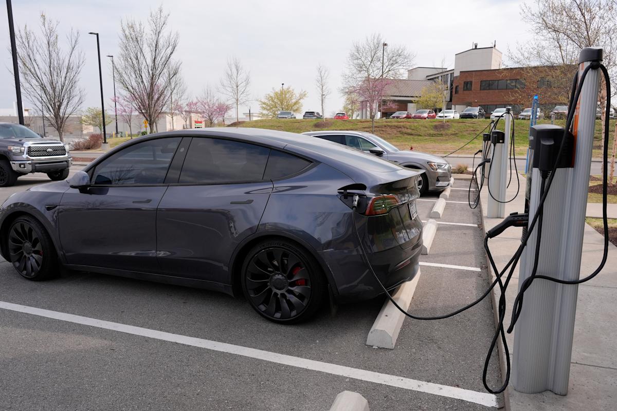 테슬라 로보택시, 원격 인간 운전자 개입 사실 인정