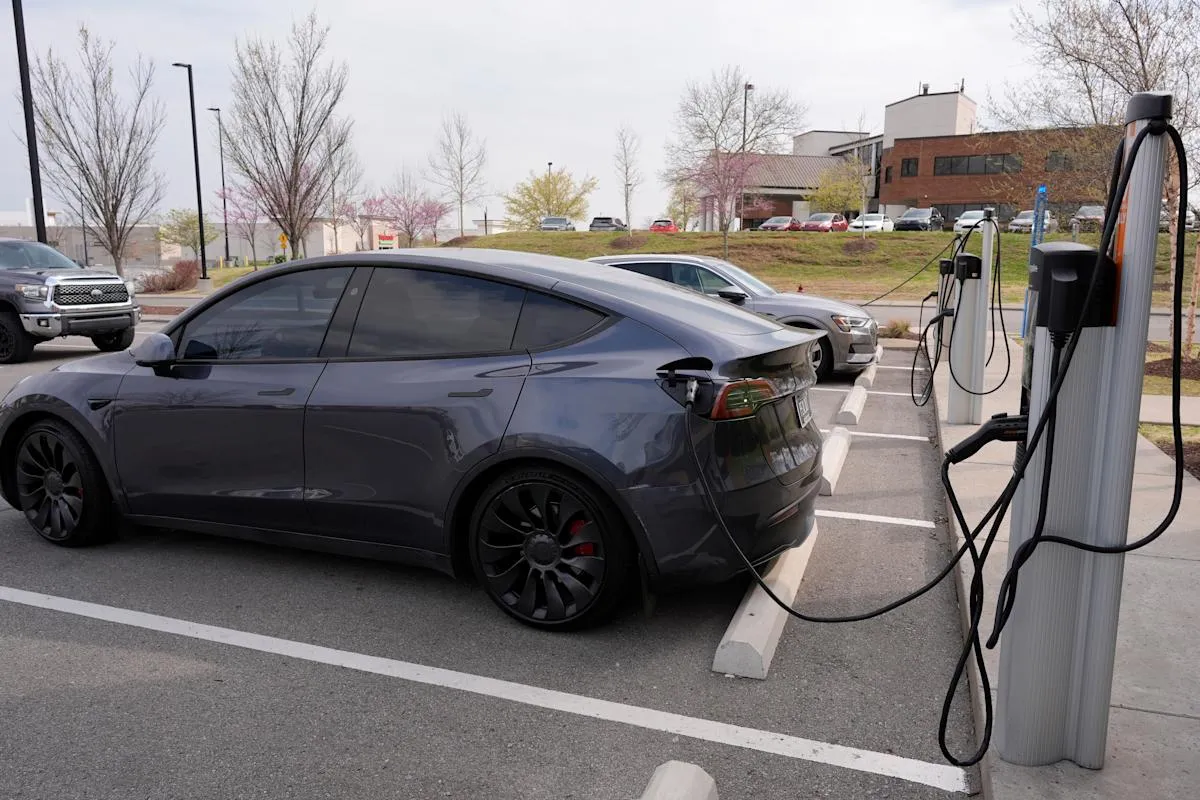 테슬라 로보택시, 원격 인간 운전자 개입 사실 인정