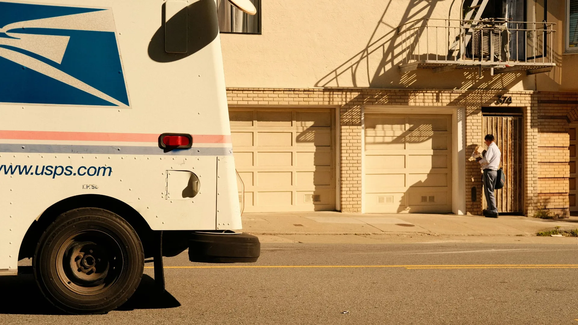 USPS, 8% 패키지 할증료 부과 — 이커머스 배송비 연간 16% 누적 인상