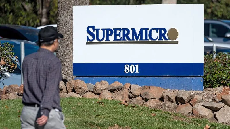 슈퍼마이크로 공동창업자, 25억 달러 GPU 중국 밀수로 기소 — 주가 33% 폭락