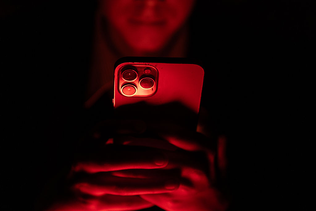 러시아 연계 해커, 왓츠앱·시그널 피싱 공격 — 관리·기자 표적