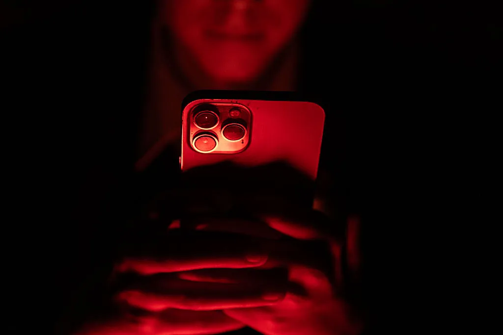 아이폰 2.7억 대 위험 — DarkSword 스파이웨어 발견