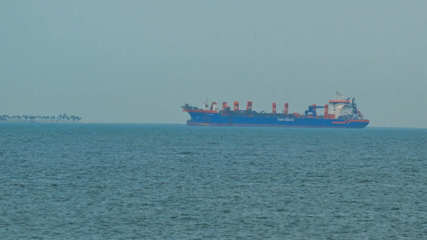 트럼프, 이란 에너지 시설 폭격 유예 10일 연장 — 4월 6일까지, 브렌트유 108달러 반등