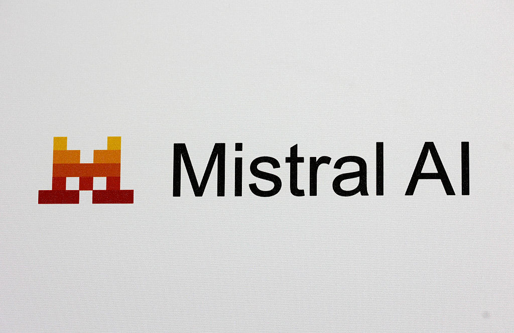 Mistral, 8.3억 달러 부채 조달로 파리 AI 데이터센터 건설 — GPU 13,800기